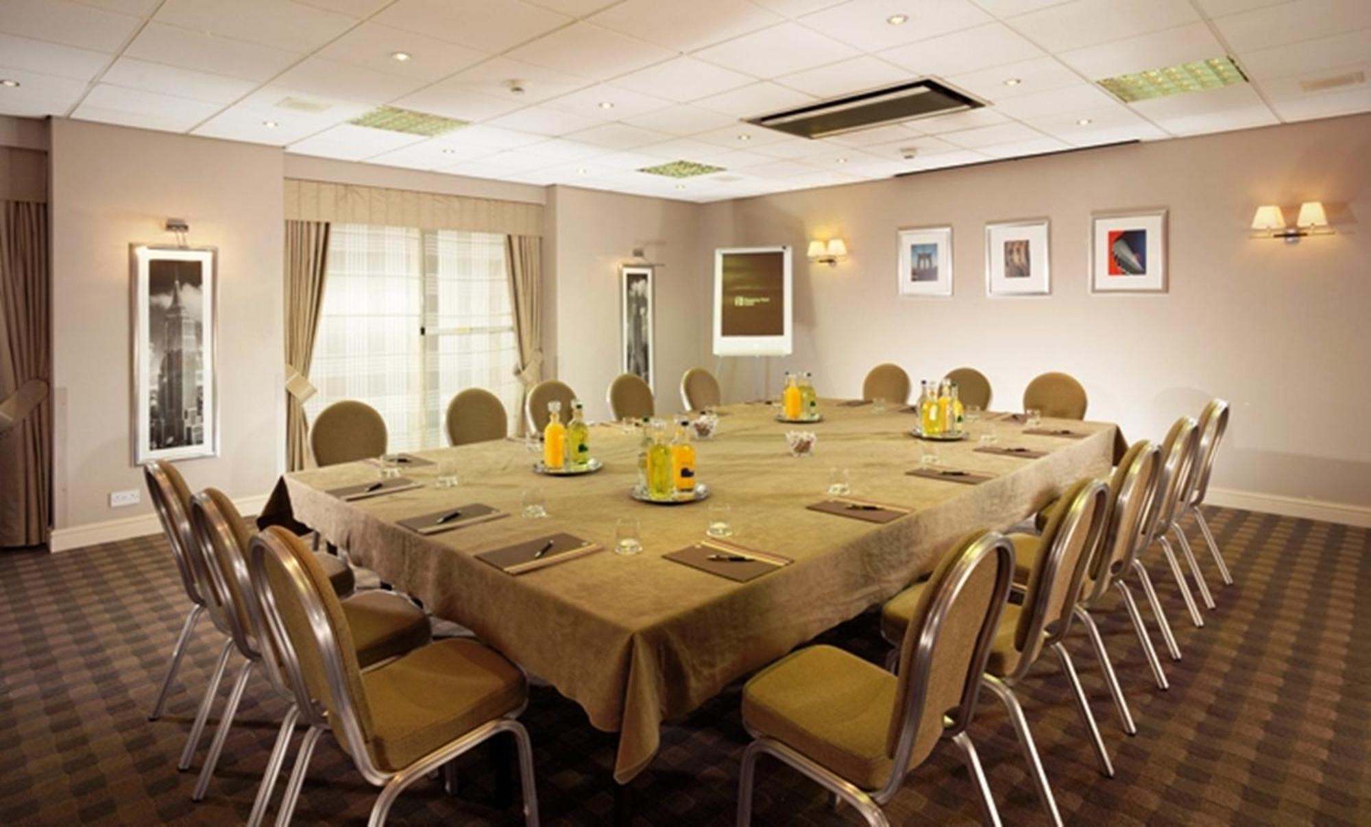 Regency Park Hotel, Health Club&Spa Thatcham Exterior foto