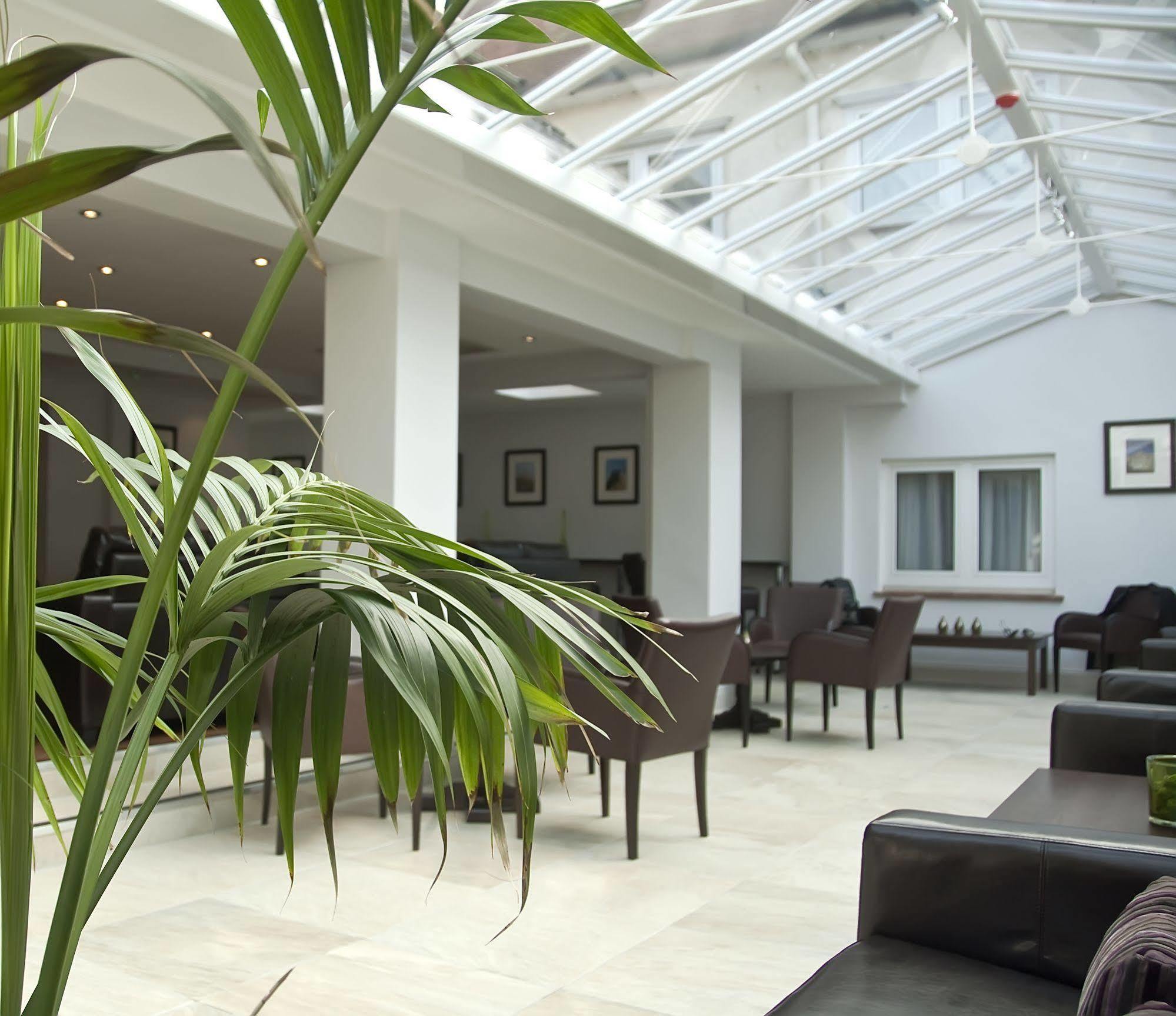 Regency Park Hotel, Health Club&Spa Thatcham Exterior foto